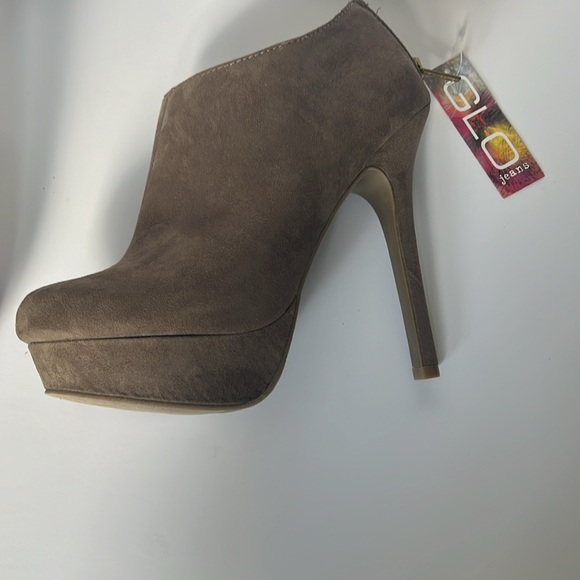 GLO faux tan suede 5” heel with 1.5” platform short bootie - Picture 2 of 5